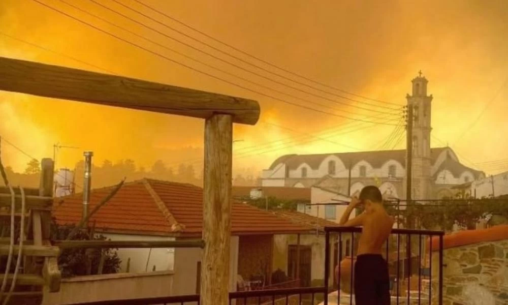 Φωτιά στη Κύπρο: Συγκλονίζει η γυναίκα πίσω από την δραματική φωτογραφία